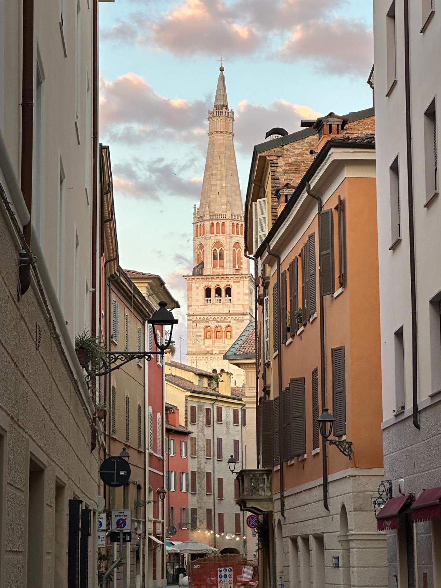 Appartamento Pekoe Modena Bagian luar foto